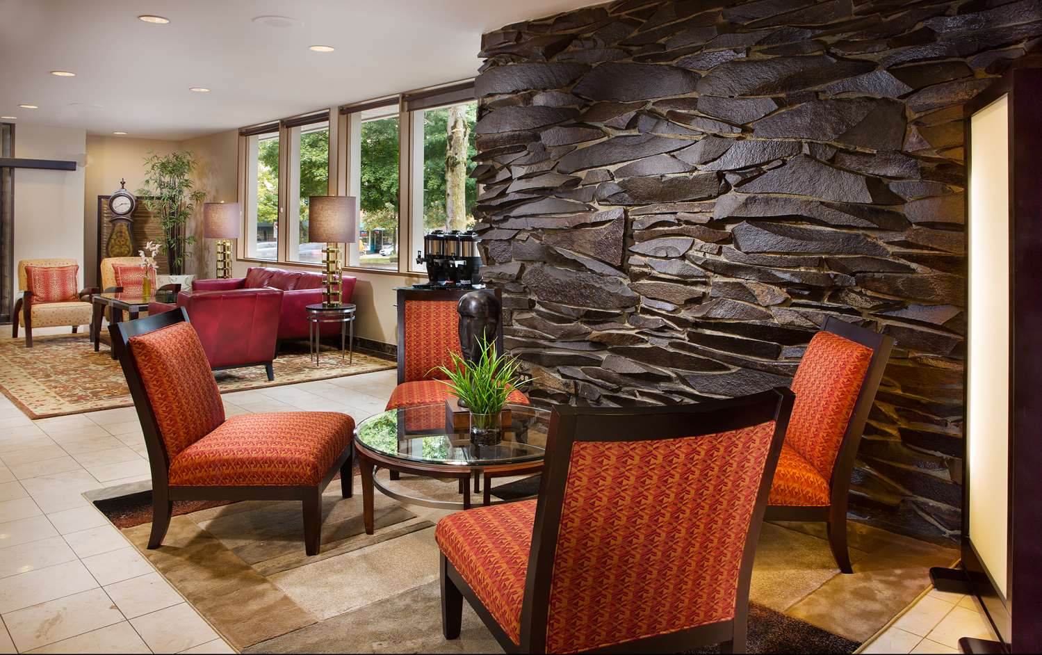 Red Lion Inn & Suites Olympia, Governor Hotel 32/37