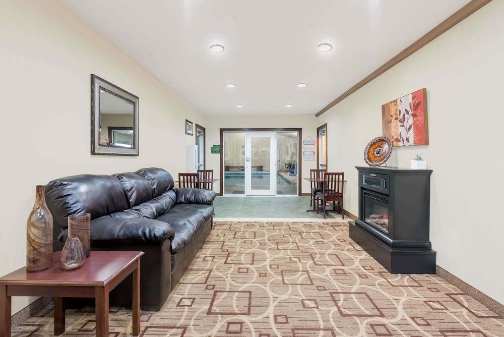 Hawthorn Suites By Wyndham Akron/Seville 17/27