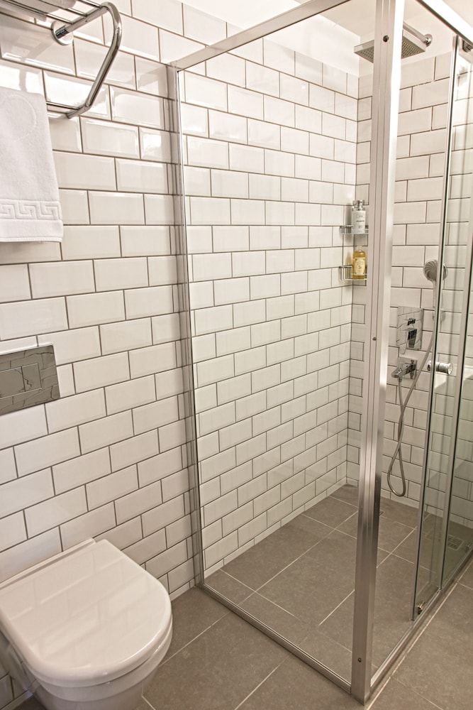 CHAKRA SUITES 20/21