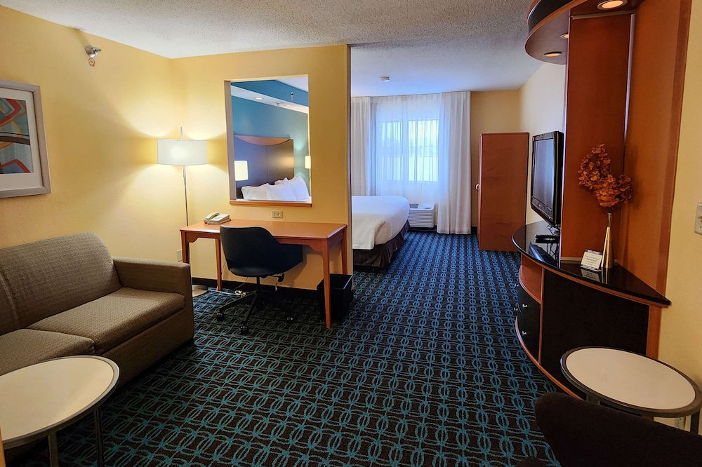 AmericInn by Wyndham St. Cloud MN Shopping Area 35/51