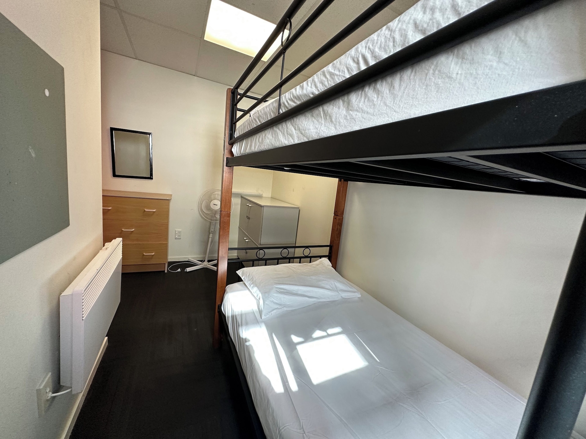 FEMALE DORM, FEMALE ONLY, TWIN BEDS