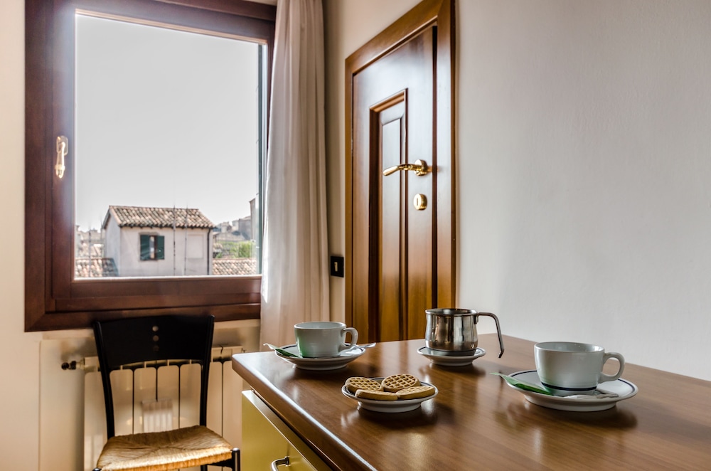 Venice Apartments 18/21