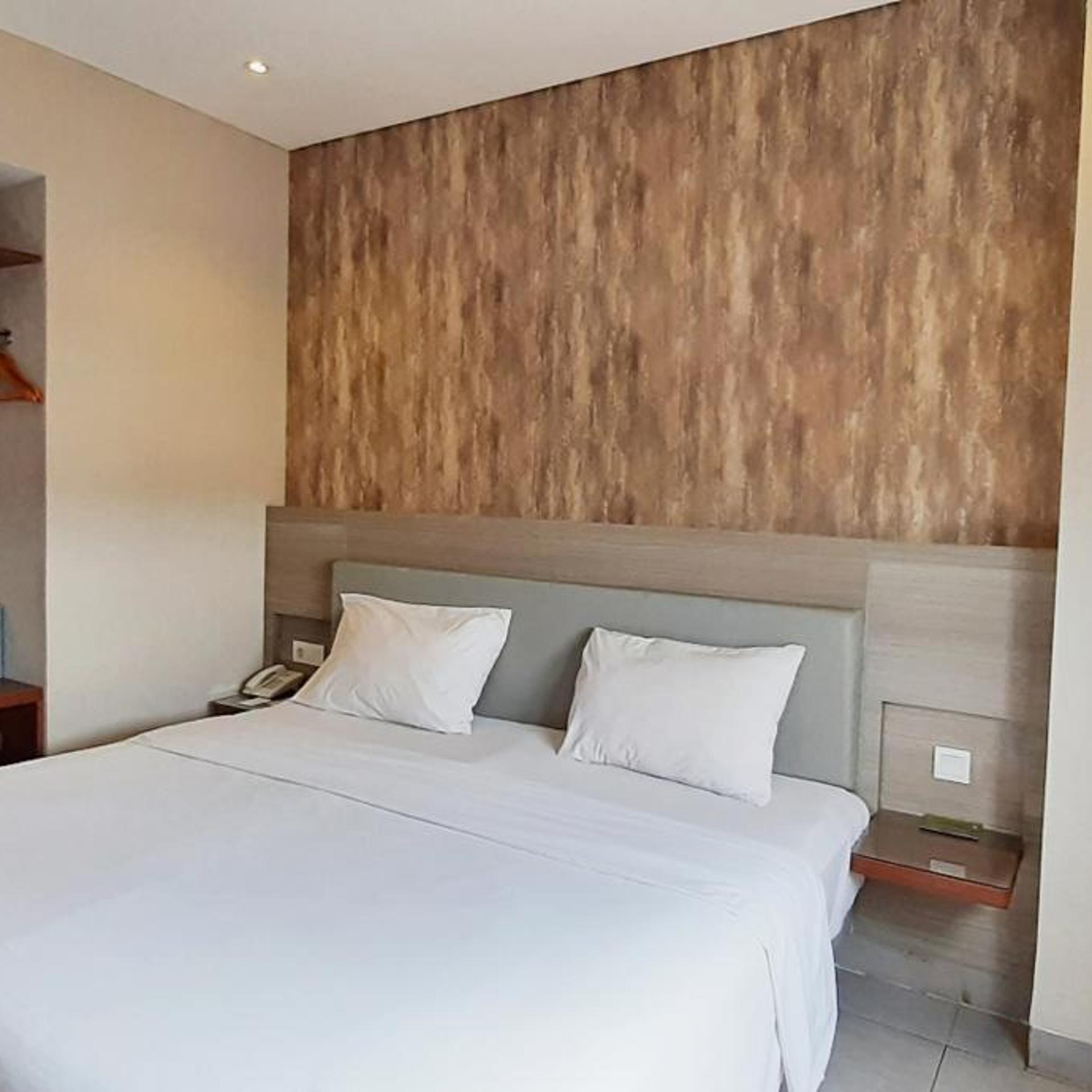 Lynn Hotel Serang 16/43