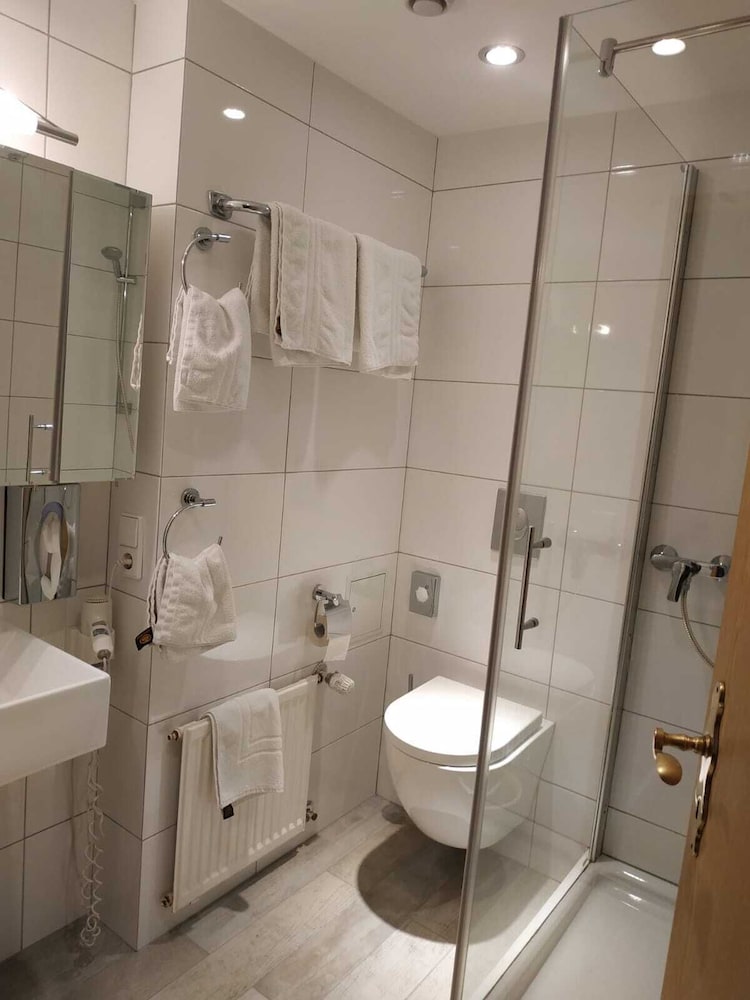 غرفة عصرية عائلية بسرير مزدوج وسرير فردي بشرفة، Hotel Waldblick 10/10