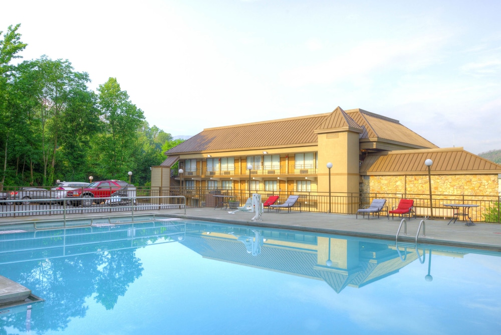 Clarion Pointe Downtown Gatlinburg photo3