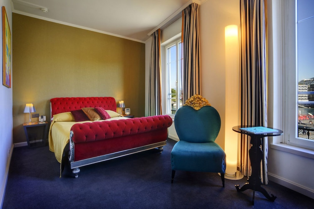 DELUXE, DOUBLE BED, LAKE VIEW