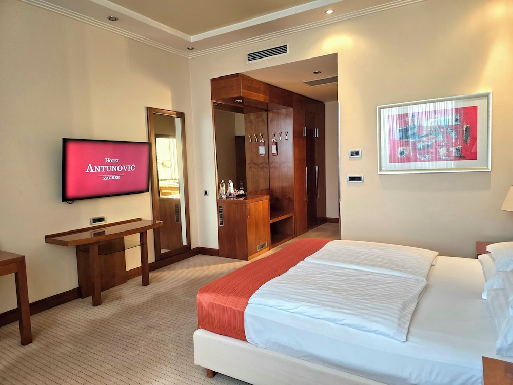Antunovic Hotel 6/50