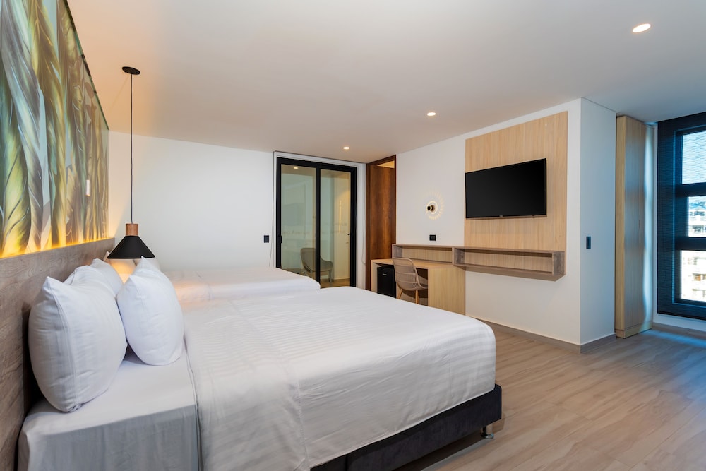 Sea Avenue Hotel 7/47