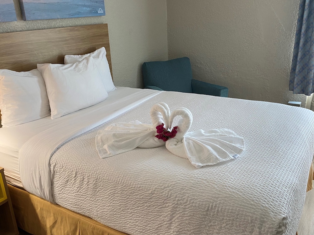 Days Inn by Wyndham Fort Pierce Midtown 35/55