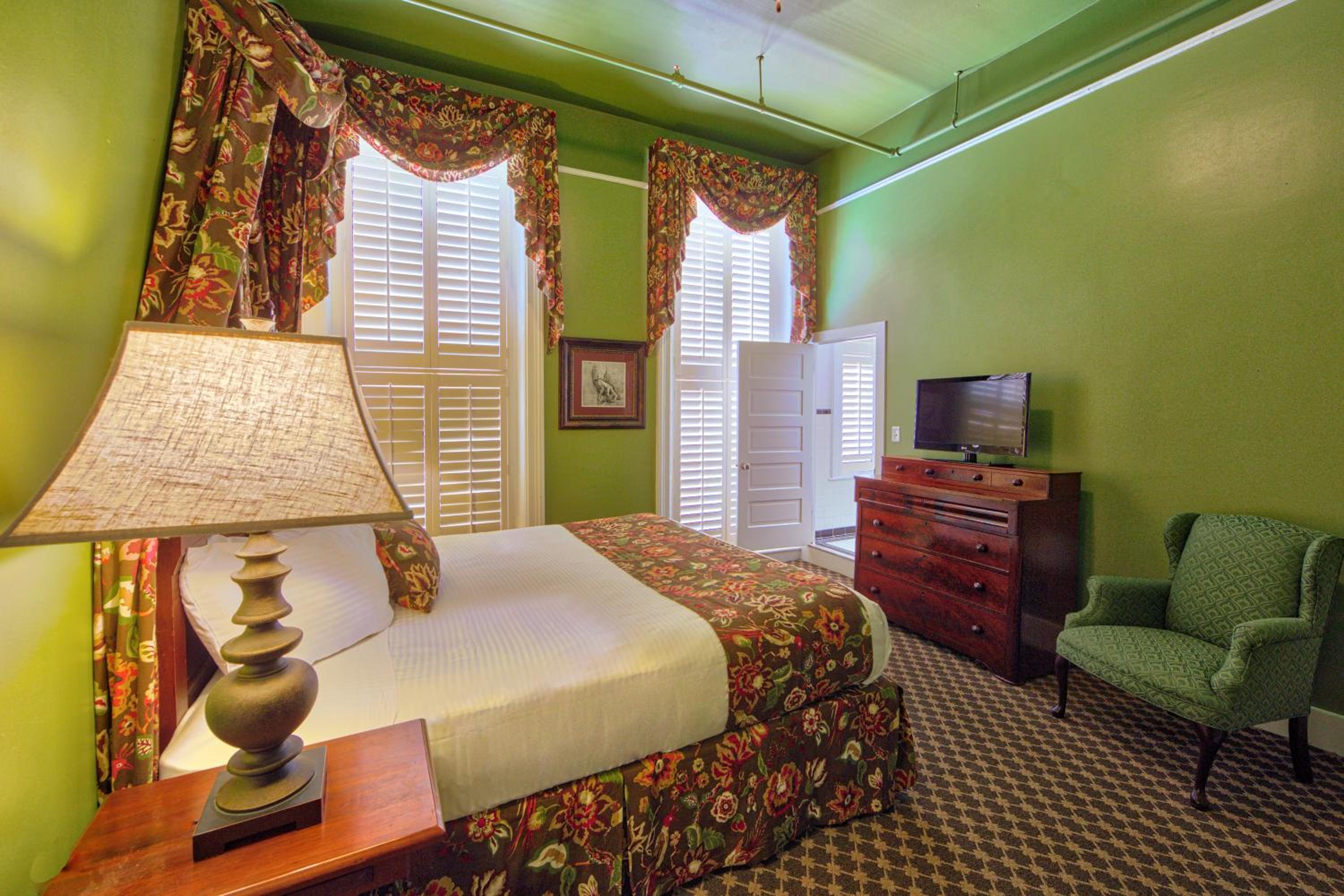 Superior, Suite, King Bed, Queen Bed