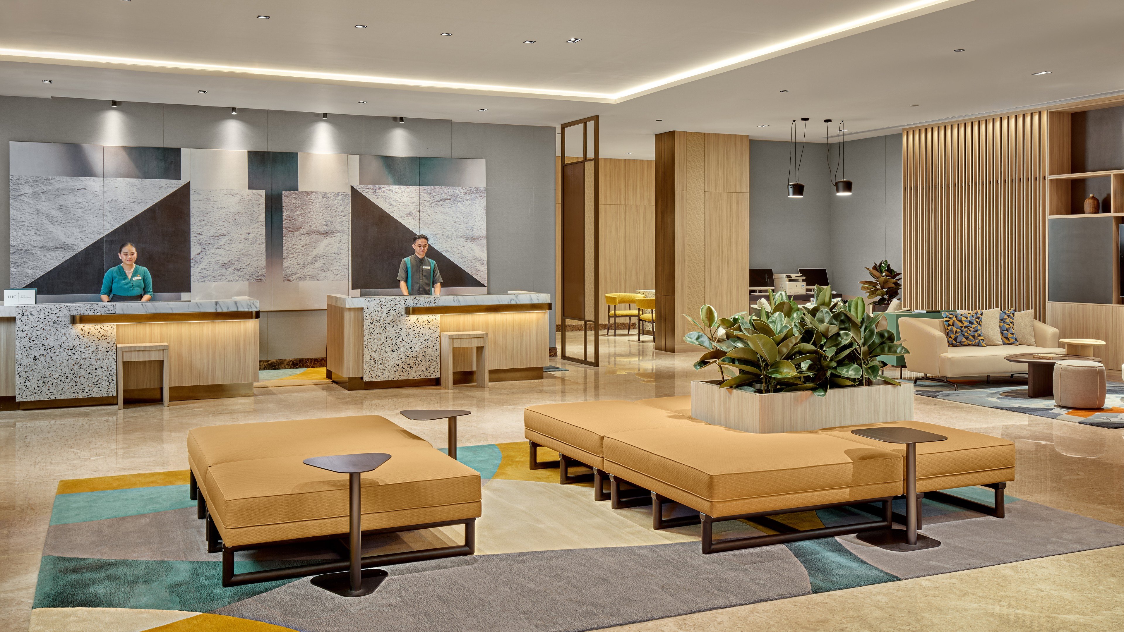 Holiday Inn & Suites Makati 50/75