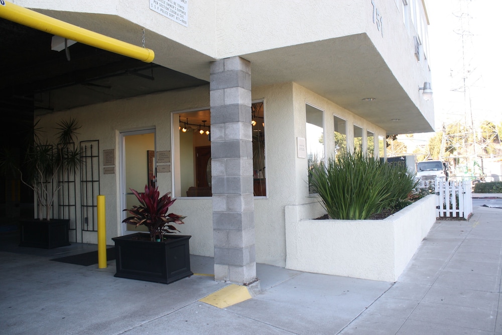 Airport Inn 16/52