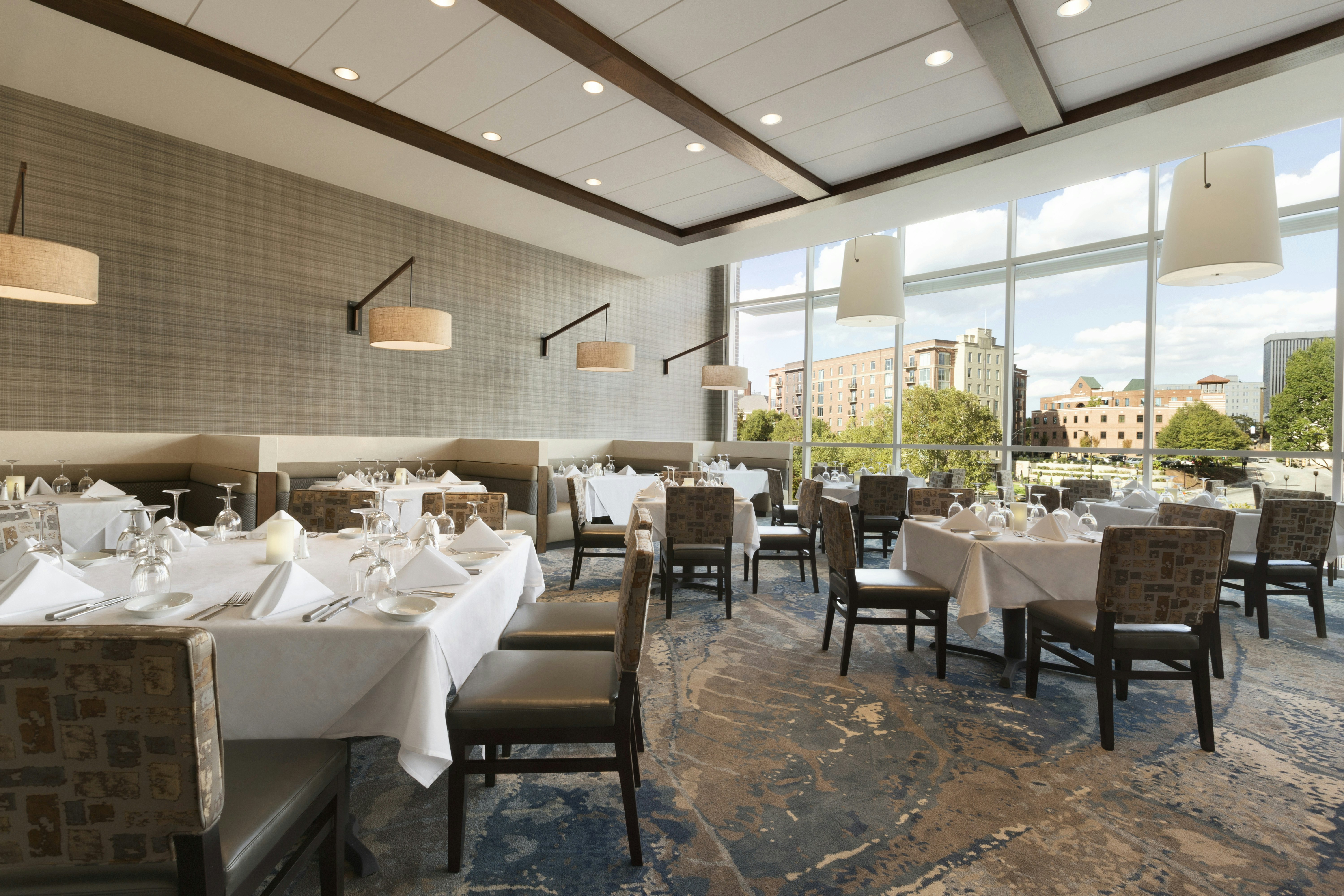 Embassy Suites By Hilton Greenville Downtown Riverplace 46/64