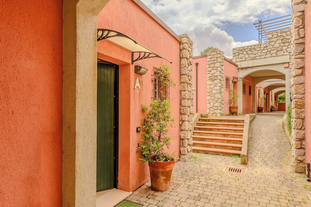 Elba Golf Apartments 55/62