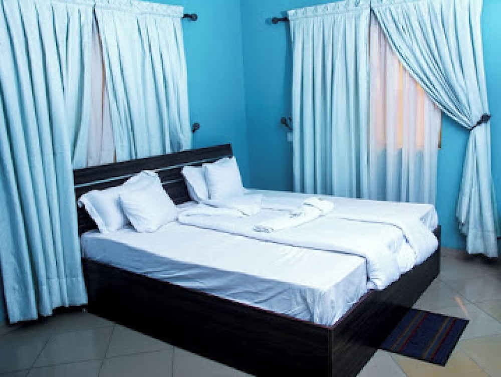 Oragon Hotel and Suites 9/46