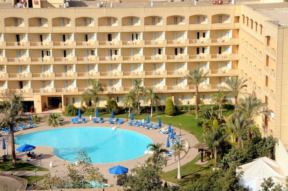 AraCan Grand Pyramids Hotel in GIZA