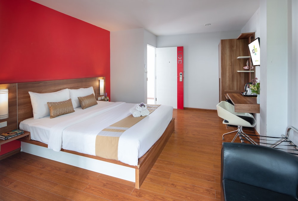 PREMIER, DELUXE, KING BED, CITY VIEW