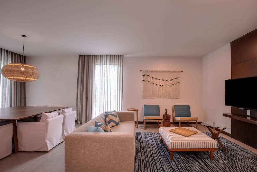 Botanika Osa Peninsula, Curio Collection by Hilton 30/73