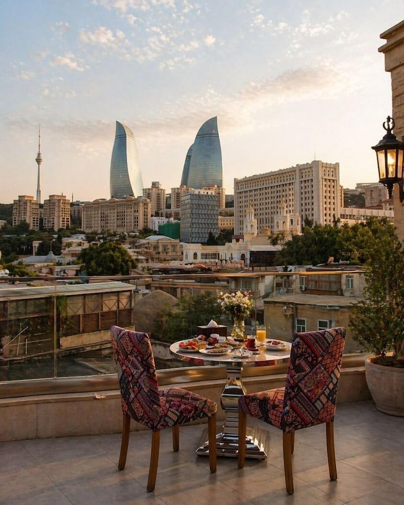 Shirvanshah Hotel 64/70