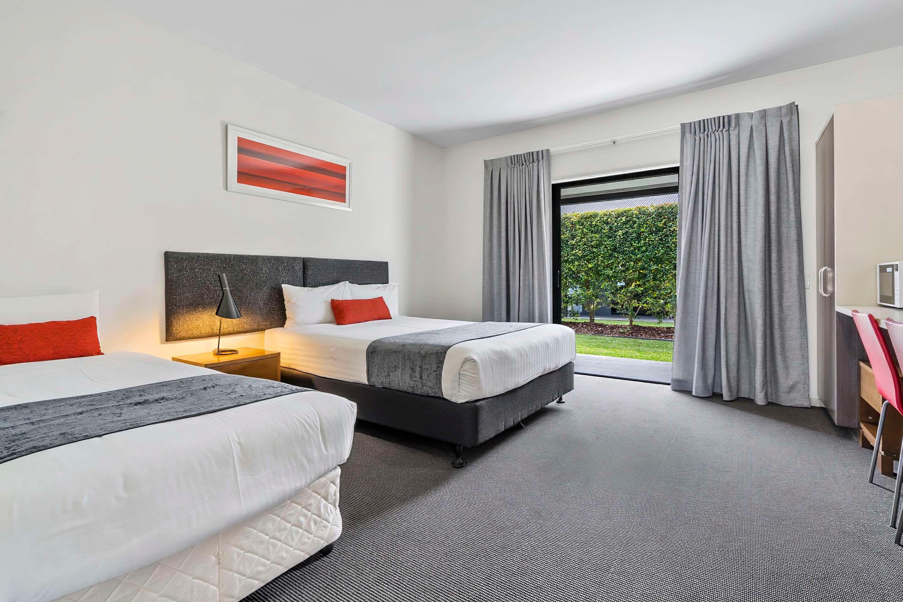 Efficiency, Twin Beds, 2 Queen Beds