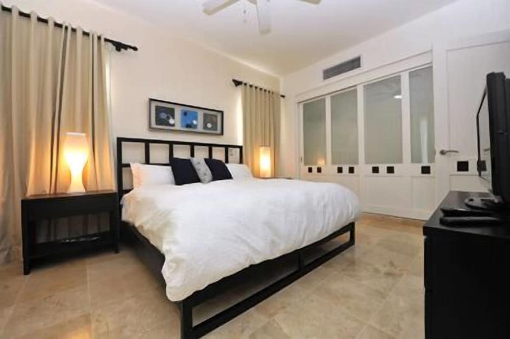 WATERMARK LUXURY OCEANFRONT ALL SUITE HOTEL 13/56
