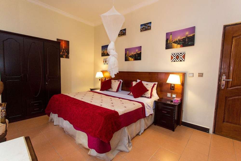 EXECUTIVE, SUITE