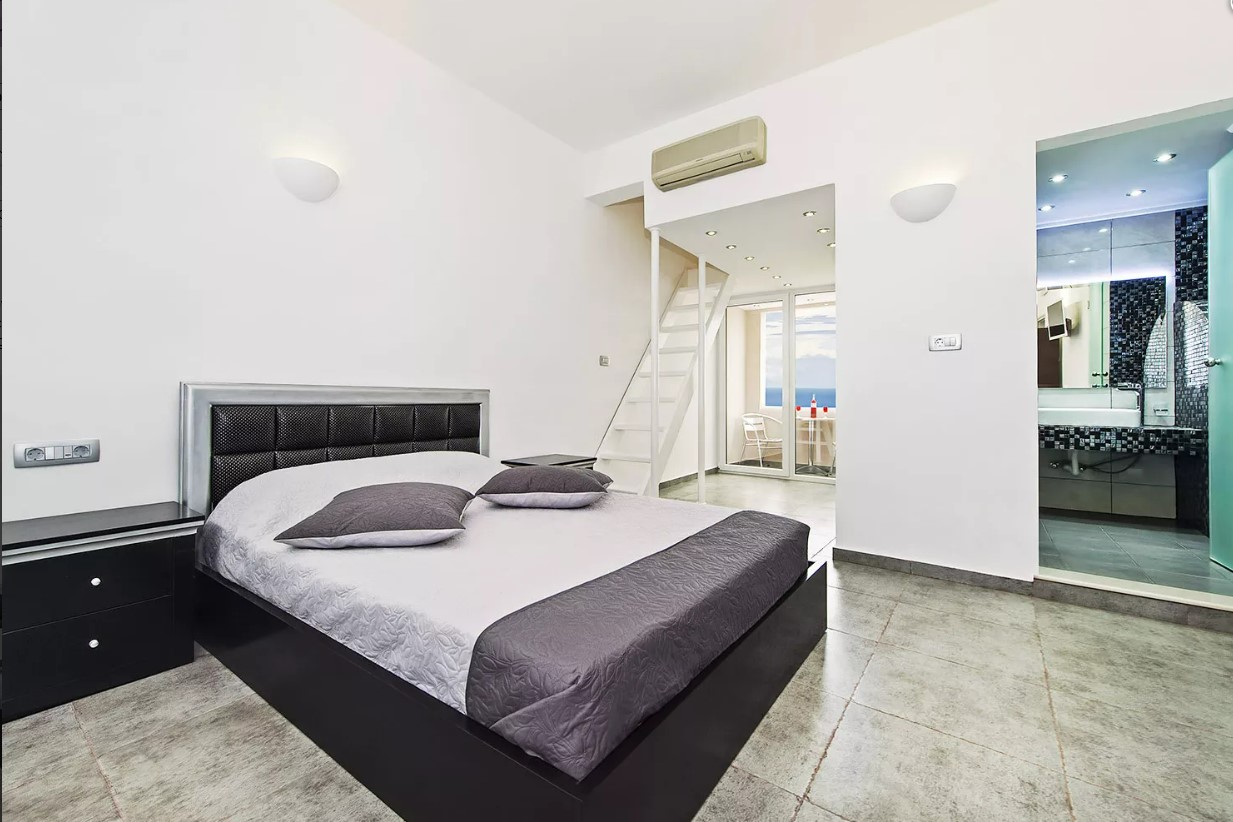 Superior, Sea View, Two Story
