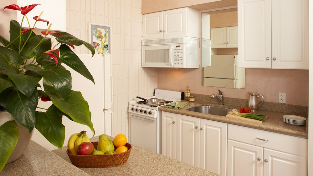 Lahaina Shores Beach Resort 42/57