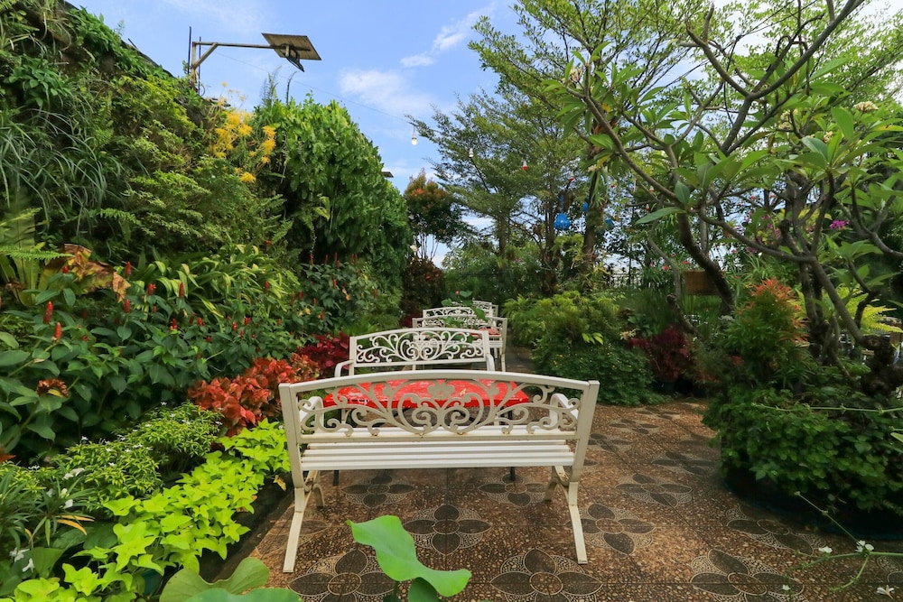 Labuana Homestay & Cafe Garden by ZUZU 23/26