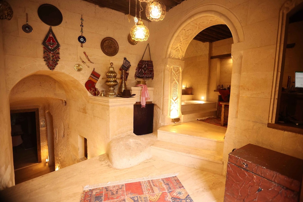 Maks Cave House 5/50