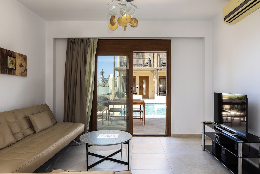 Pantheon Villas 49/78