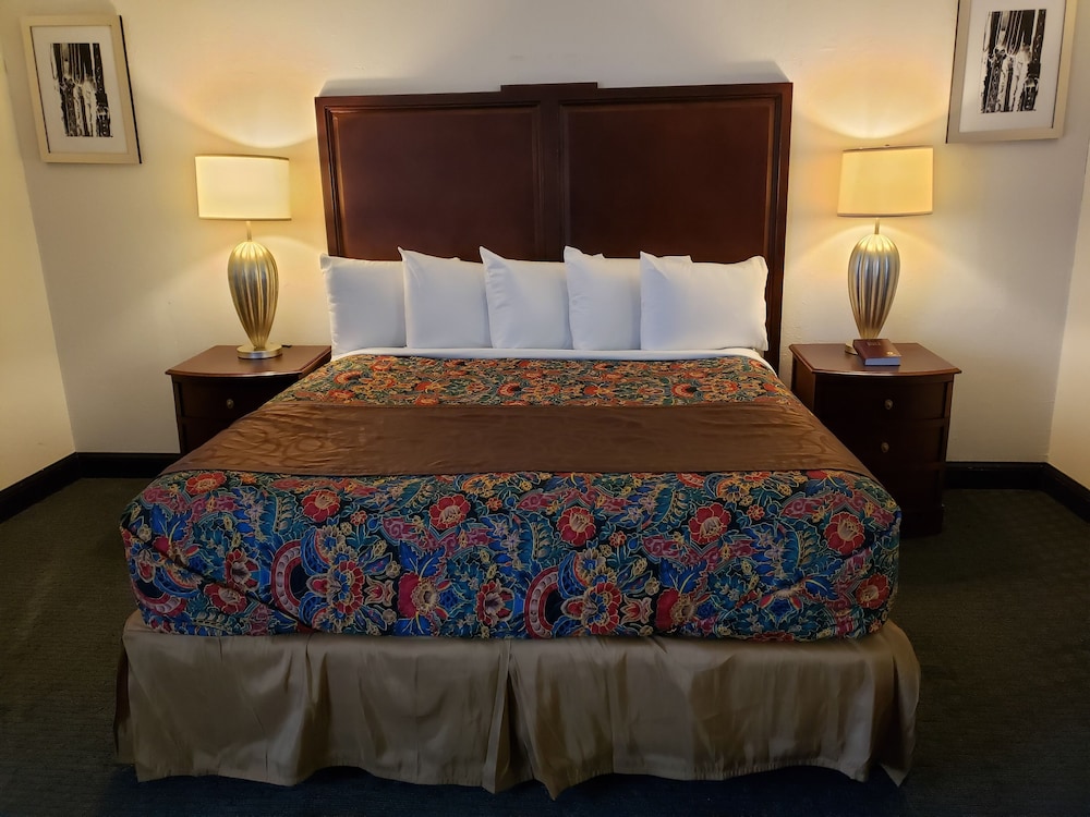 Travelodge by Wyndham Brooklyn Center 13/48