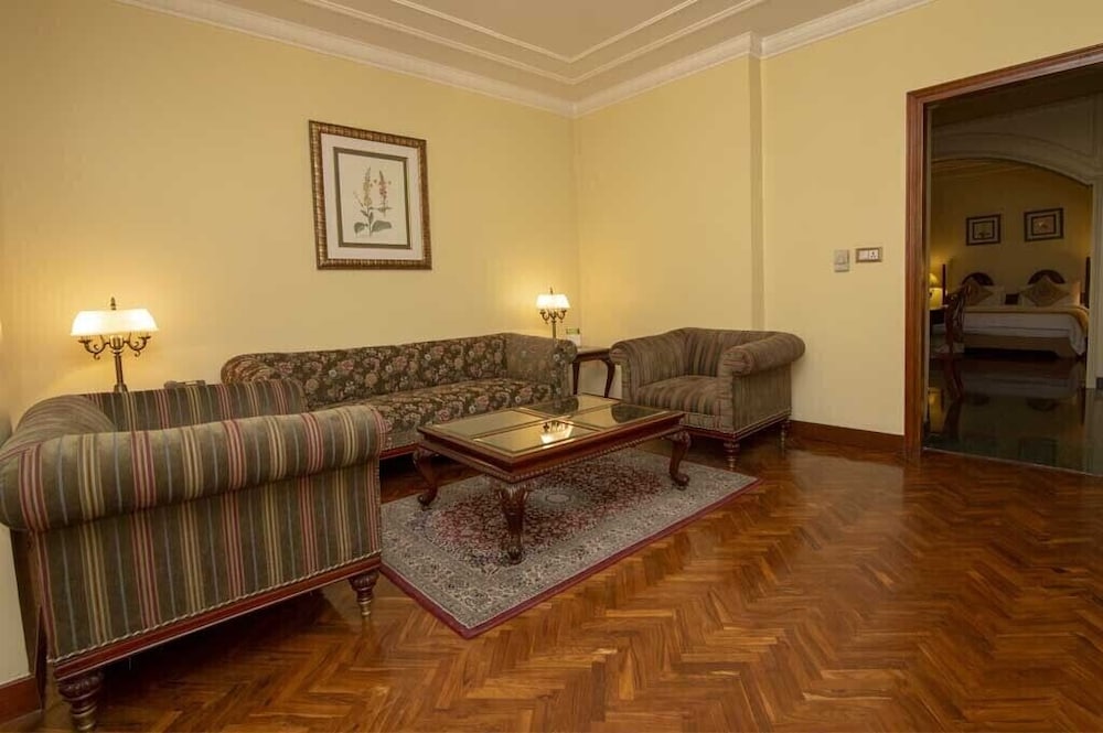 Hotel Dynasty 29/46