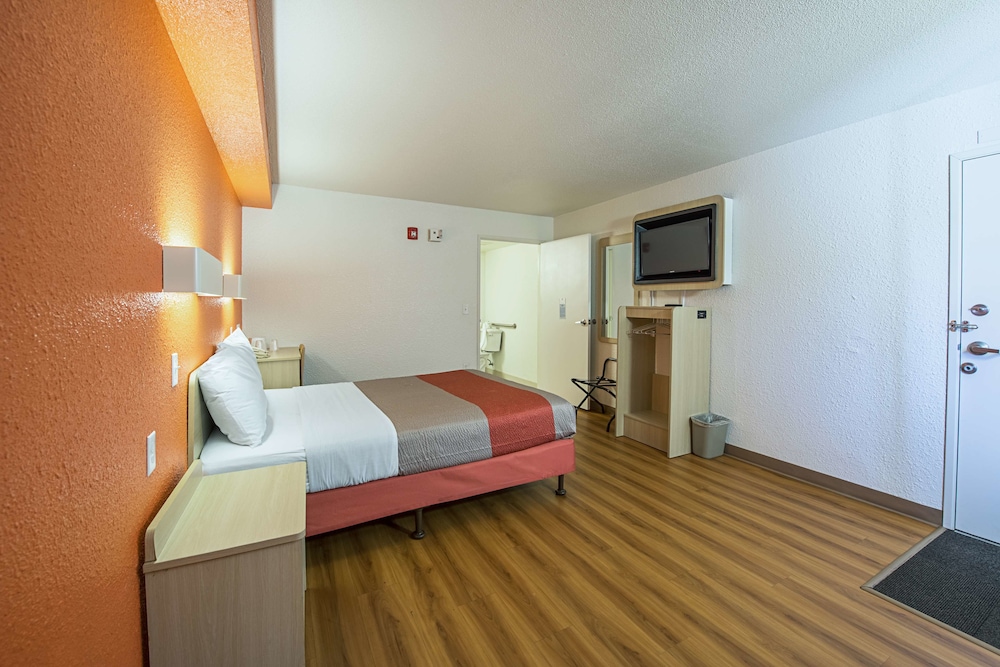 Motel6 Hammond, IN - Chicago Area 35/59