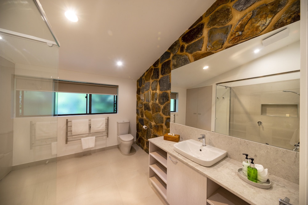 BRIGHT MYSTIC VALLEY HOLIDAY UNITS 46/47