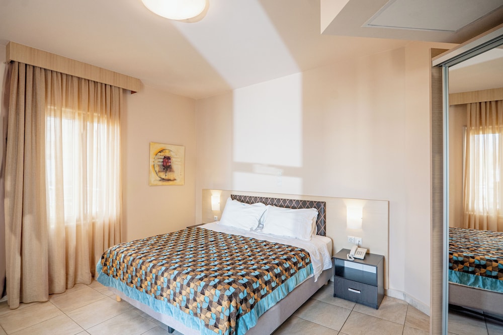 1 BEDROOM, COMFORT, SUITE, PARTIAL SEA VIEW