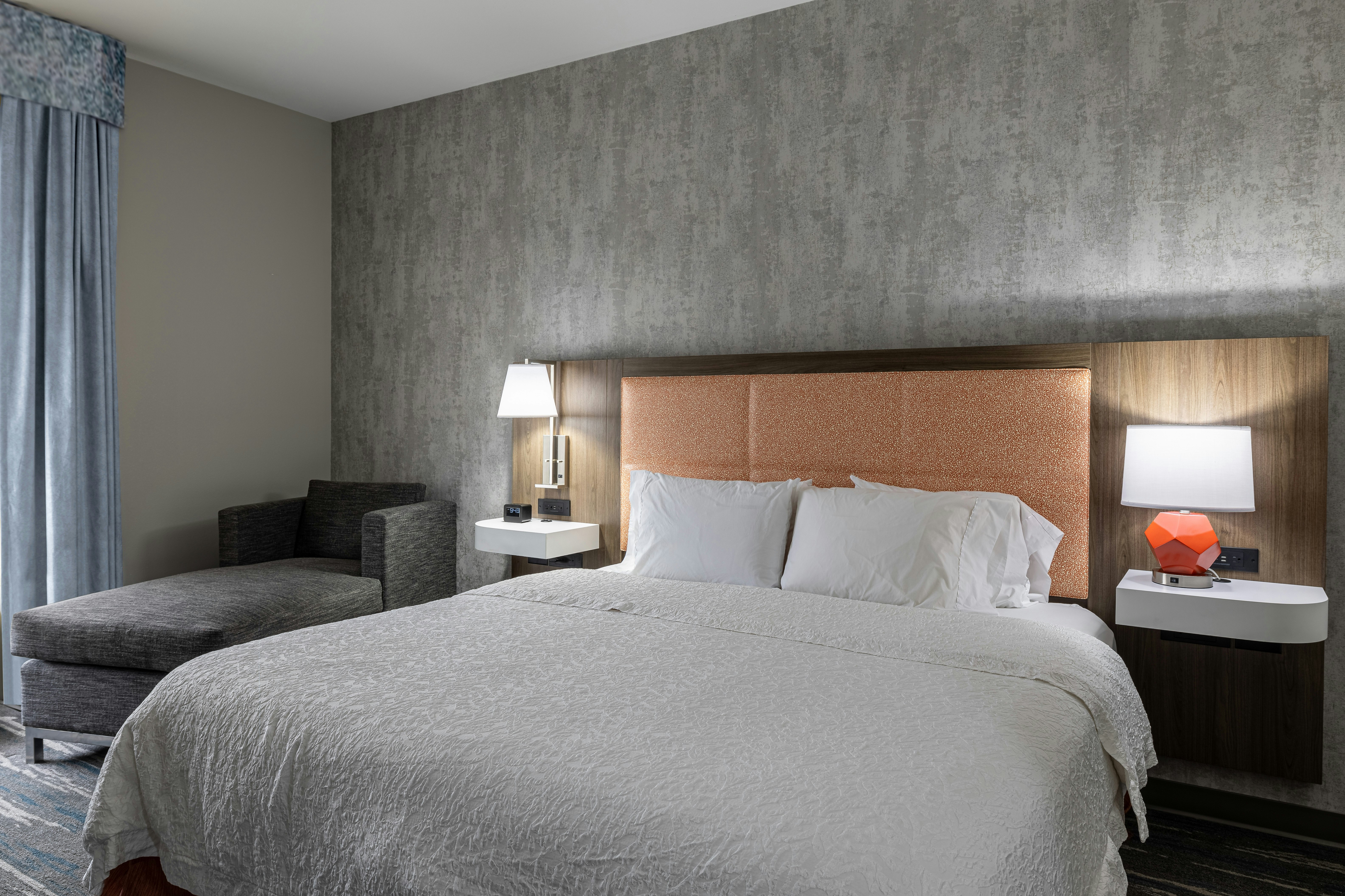ROOM, KING BED