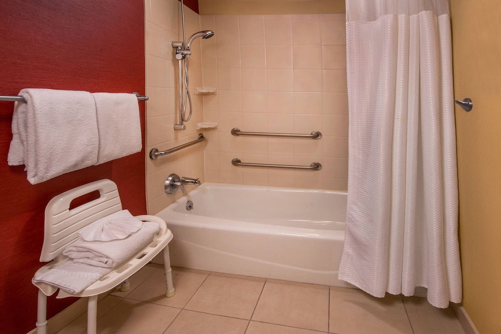 Courtyard by Marriott Newark University of Delaware 14/50