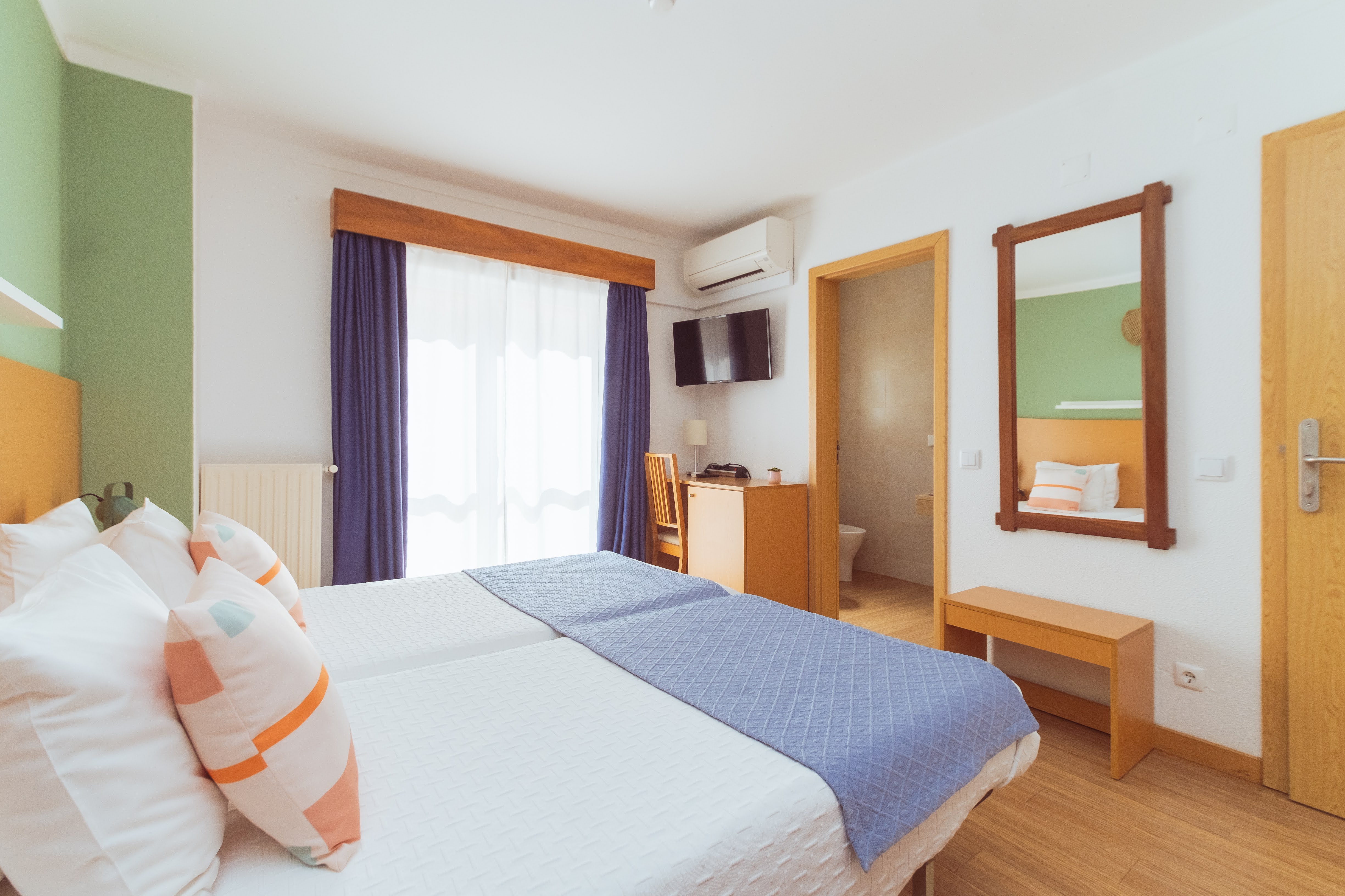 Room, Double or Twin Bed, Ocean Front