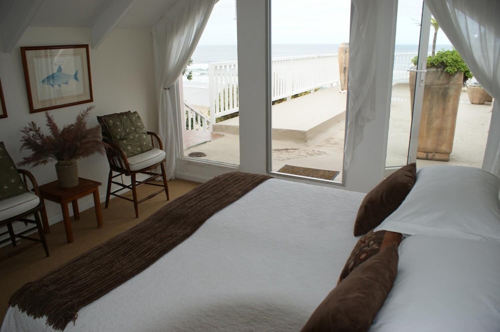 The Pink Lodge On The Beach 10/40