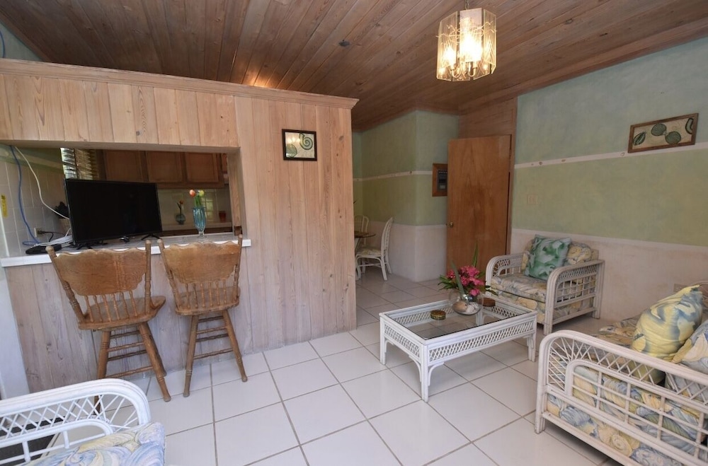 THE SUGAR APPLE BED AND BREAKFAST 24/50
