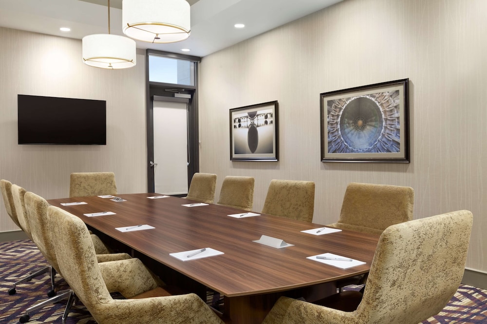 Hampton Inn Suites Seattle Renton 50/53