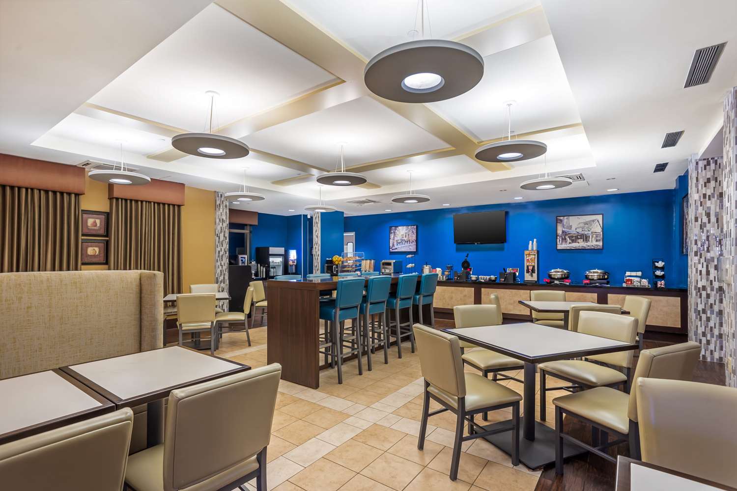 Best Western Plus University Park Inn & Suites 16/23
