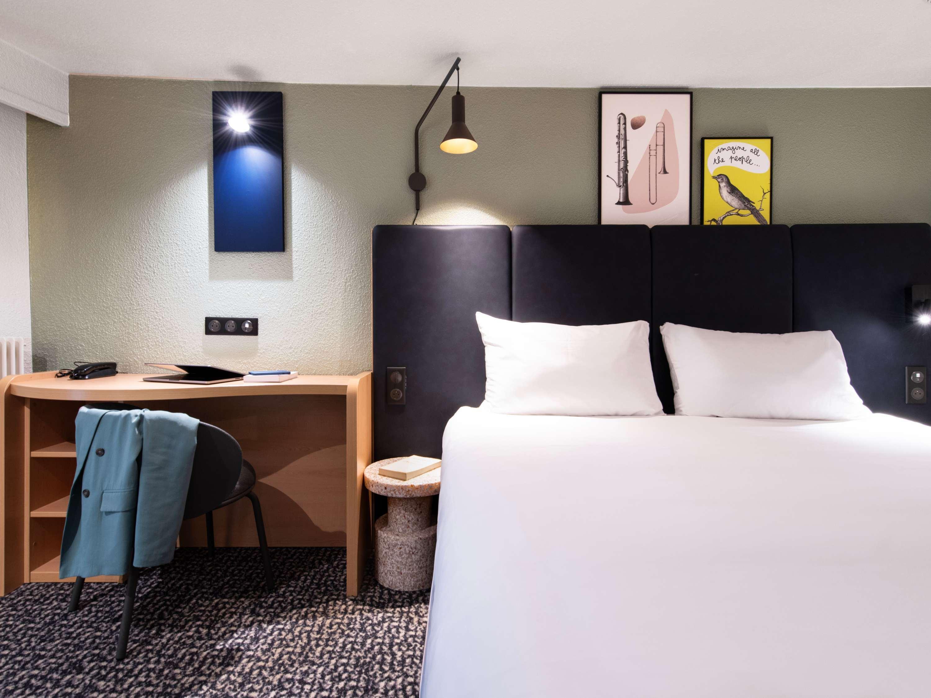 Standard, 1 Double and 1 Single Bed, ibis Paris Grands Boulevards Opera 9th Hotel 3/4