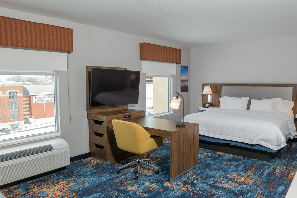 Hampton Inn & Suites Erie Bayfront 22/54