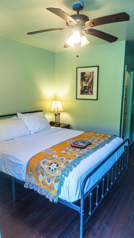 Historic Mardi Gras Inn 19/50