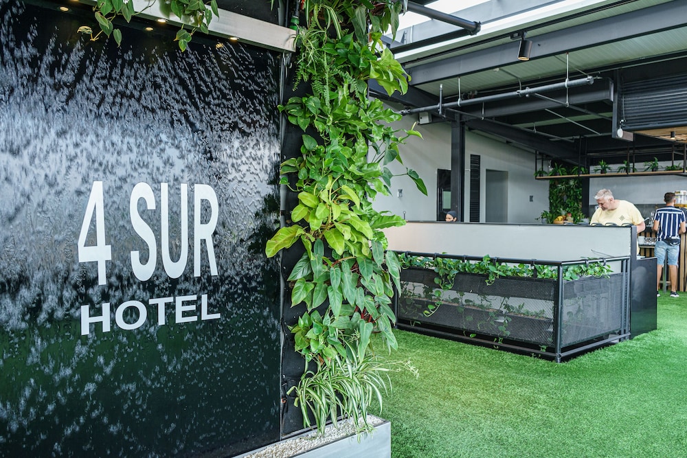 4 Sur Hotel 51/54