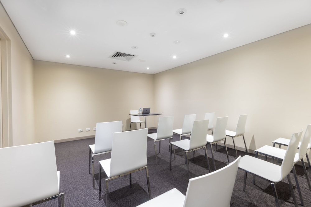 Mercure Brisbane Garden City 58/67