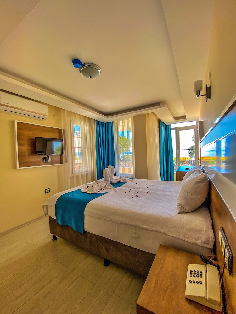 Mas Otel 8/38