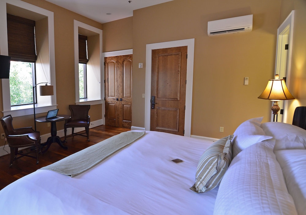 The Bleckley Inn 7/50